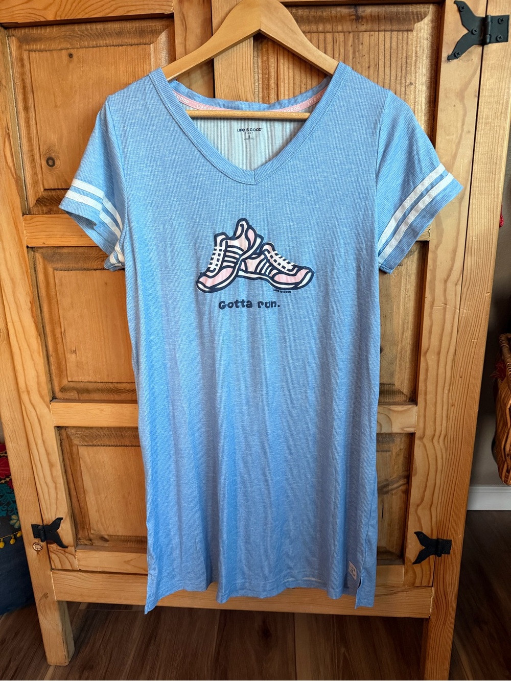 Life Is Good Light Blue 'Gotta Run' V‑Neck Sleep Shirt